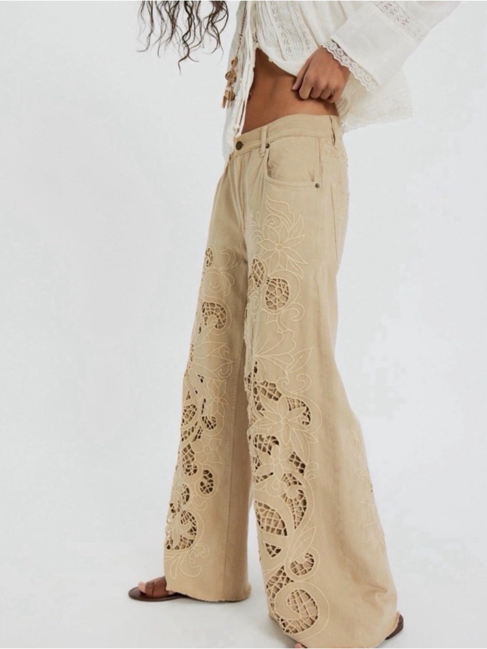 Free People Beige Laser-Cut Embroidered Cut to The Chase Flare Jeans 🔥 Size 29